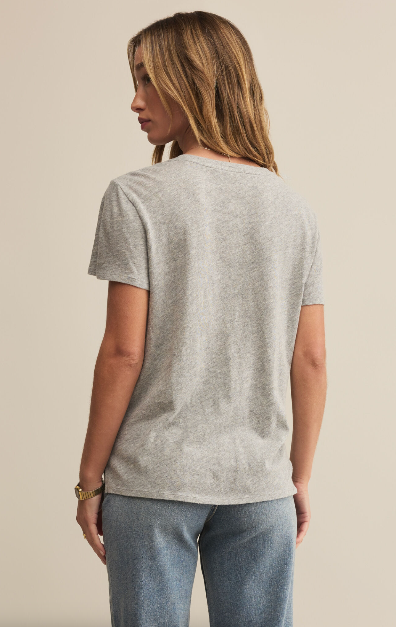 A woman wearing a white short-sleeved crew neck t-shirt with a regular fit, made from a brushed slub jersey fabric.