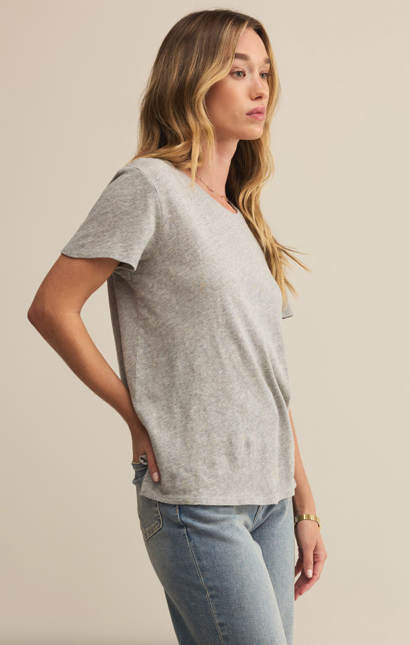 A woman wearing a white short-sleeved crew neck t-shirt with a regular fit, made from a brushed slub jersey fabric.