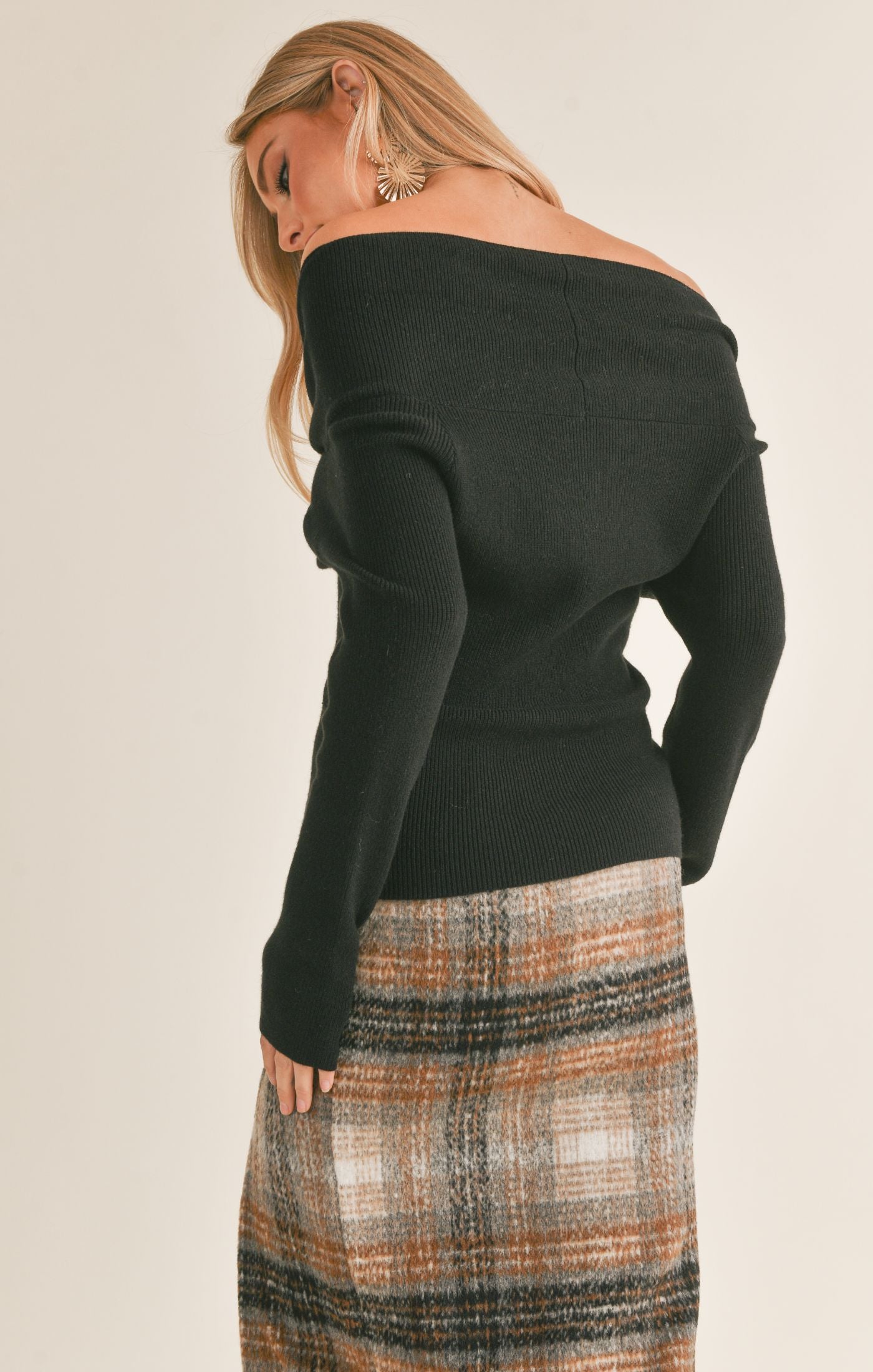 LUCE OFF THE SHOULDER SWEATER TOP-black,long sleeve,off the shoulder,twist front detail,long sleeve