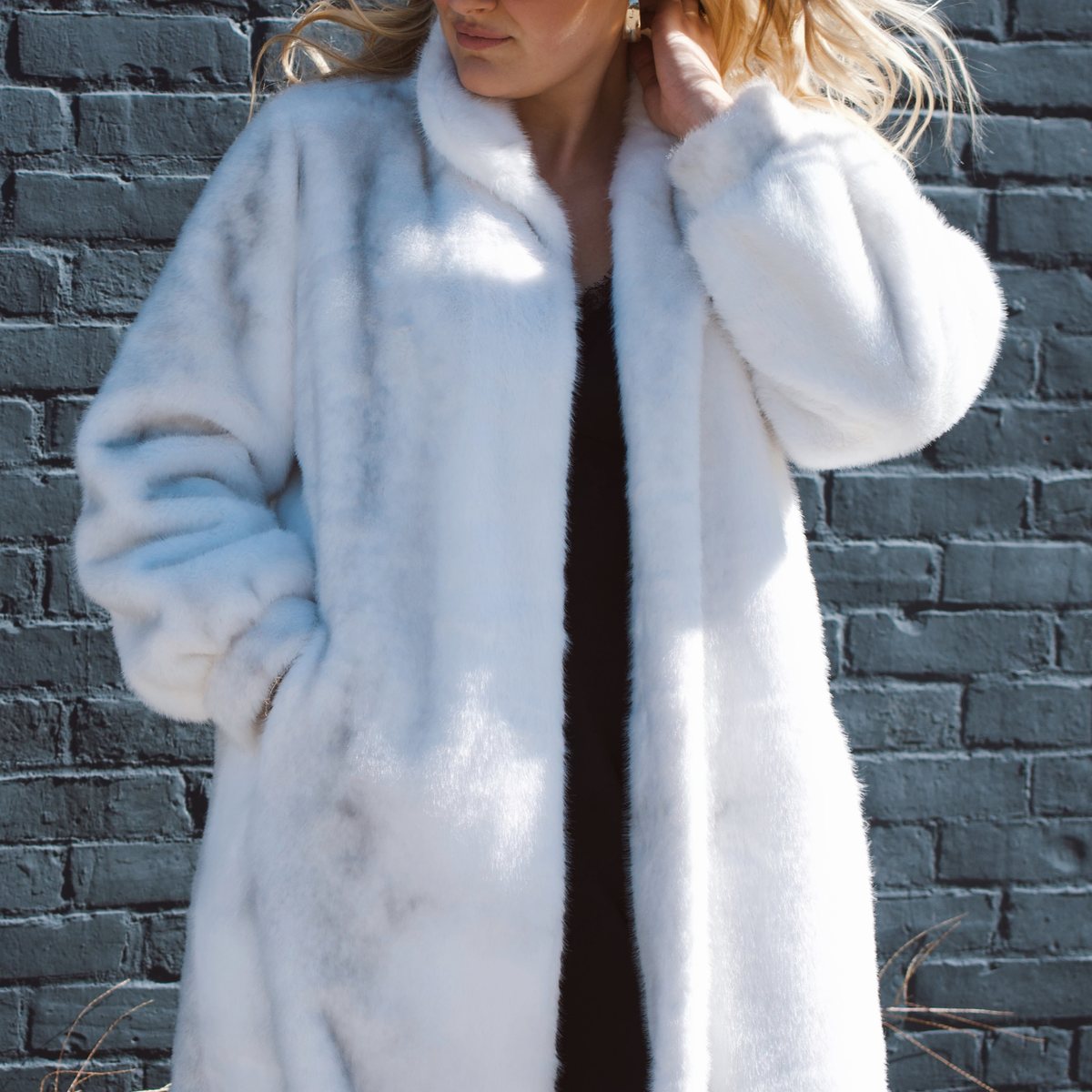 na.e ナエ　Reversible Fur Coat_White Nina Faux Fur Coat — Grace
