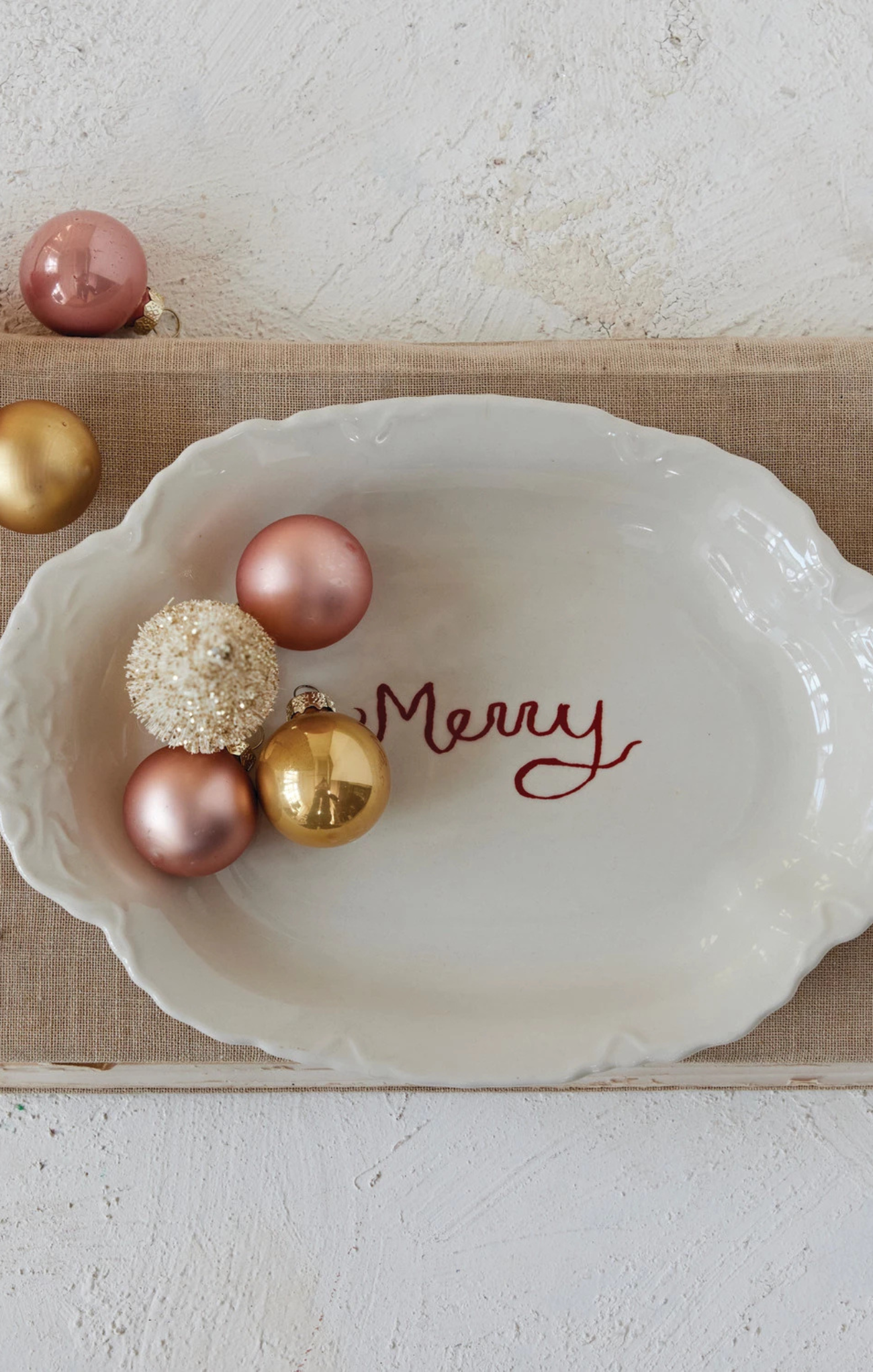 shop-at-grace-scalloped-platter-with-embossed-edge-merry