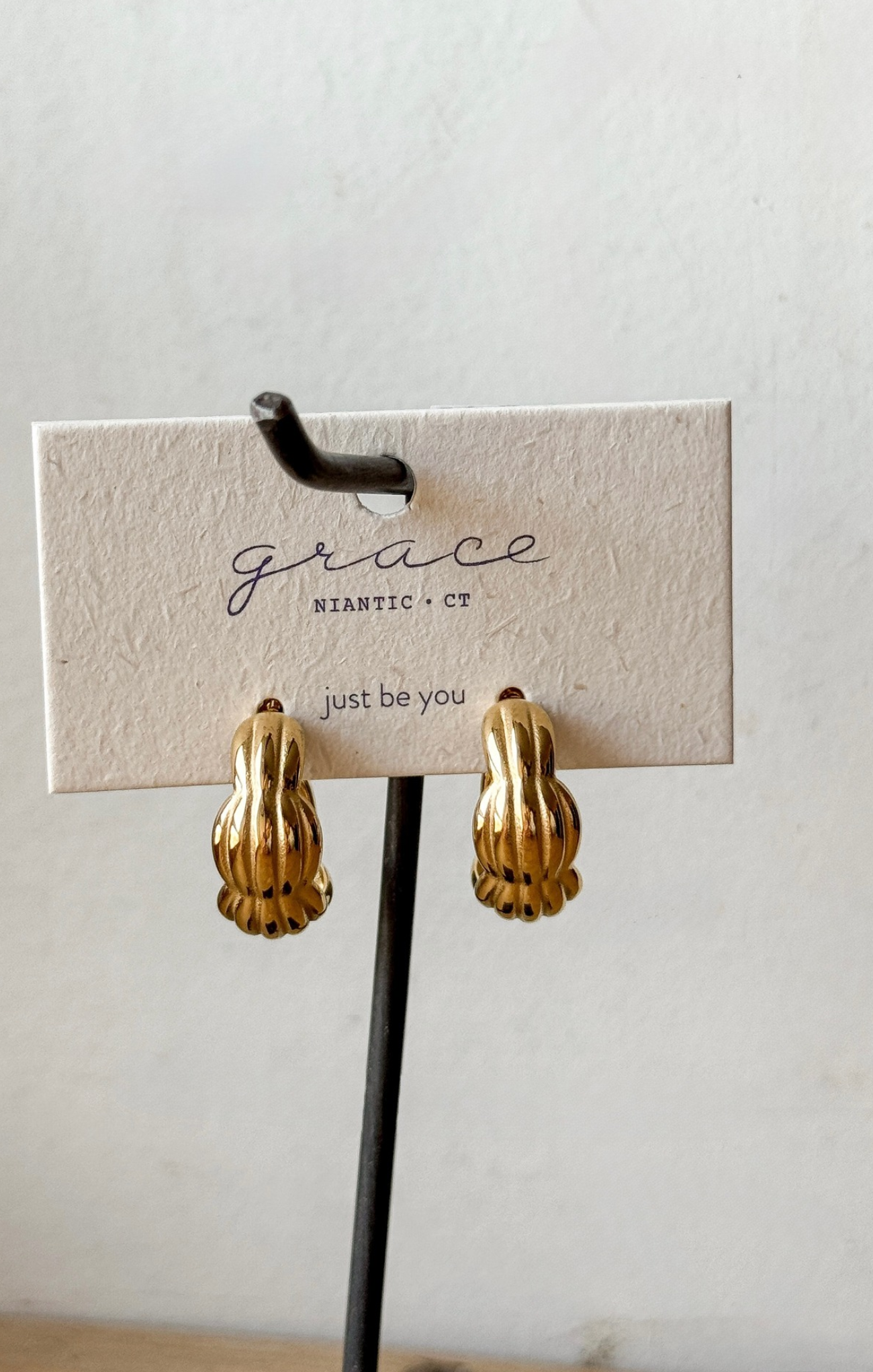 Viola Wavy Hoop Earrings