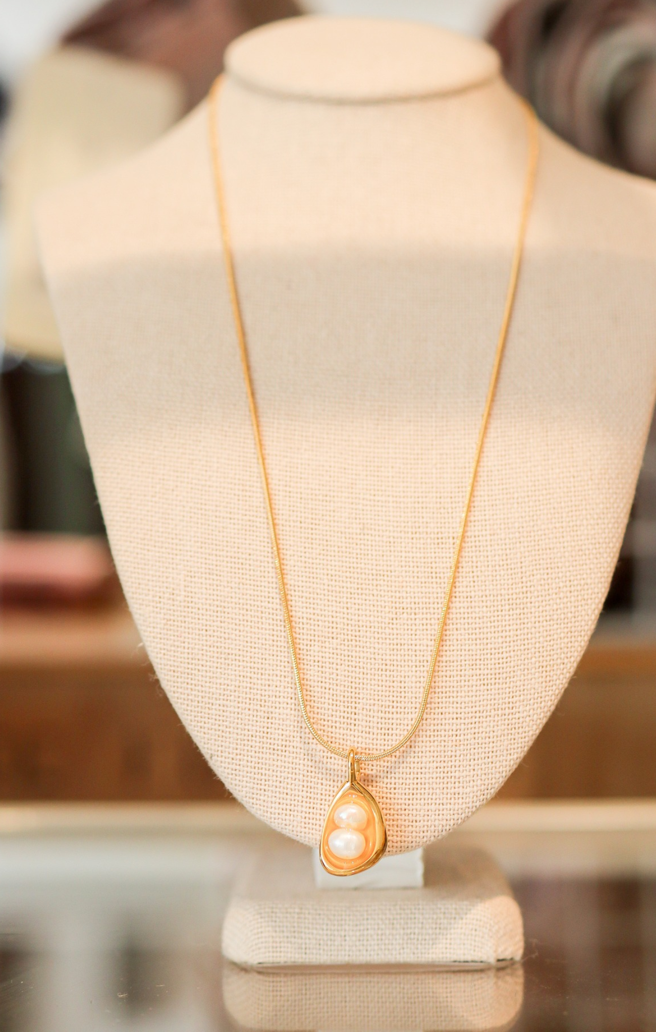Yvonne Pearl Pod Necklace